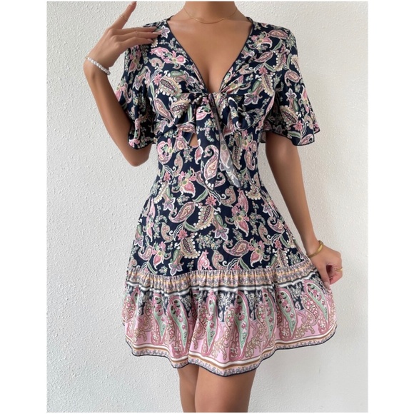 Boho White Floral Paisley Print Butterfly Sleeve Mini Dress - Picture 3 of 11